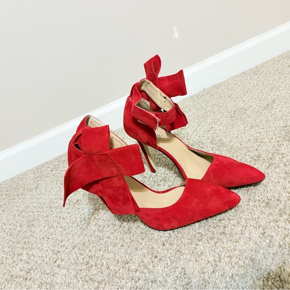 Red High Heels with Pointed Toe and Dramatic Bow - Picture 2 of 11